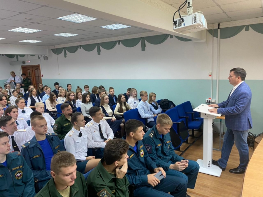Директор филиала провел открытые лекции для школьников Амурской области